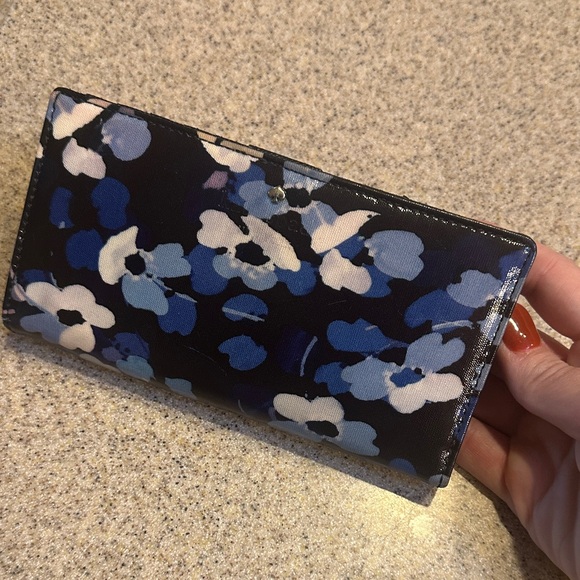 Kate Spade Navy and White Floral Wallet - Picture 1 of 3
